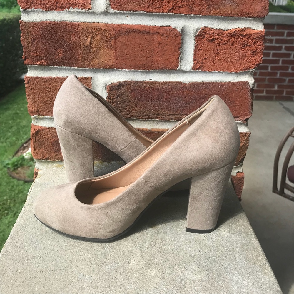 Chinese Laundry Chunky Heel Pumps Nude Size 6